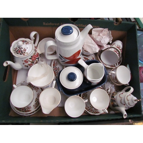 1460 - A mixed lot including Colclough part tea set, Rorstrand part tea set and Wade teapot    (D)