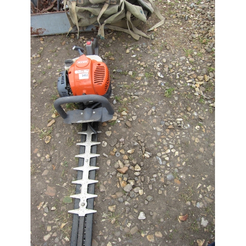 3452 - An Oleo-Mac hedge cutter