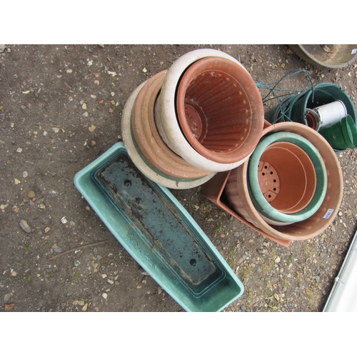 3531 - A quantity of mixed plastic pots