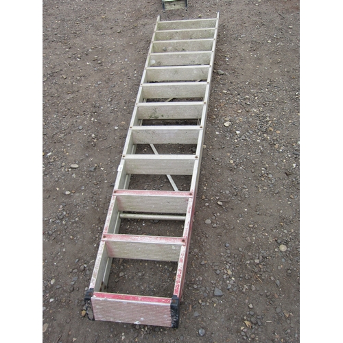 3541 - A set of 12-tread aluminium steps