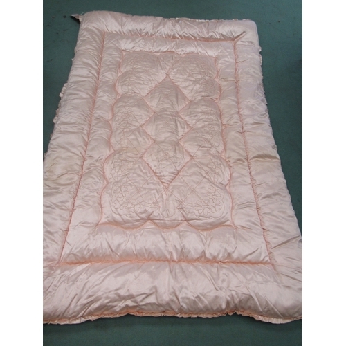 1473 - A vintage peach satin effect feather filled eiderdown   (C)