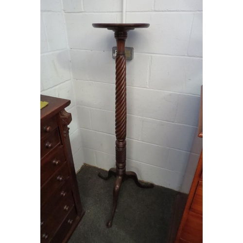 1009 - A Victorian mahogany torchiere stand, spiral twist column to a tripod base, 112cm tall