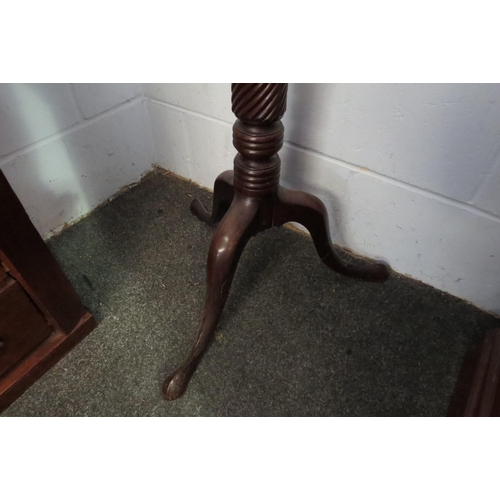 1009 - A Victorian mahogany torchiere stand, spiral twist column to a tripod base, 112cm tall