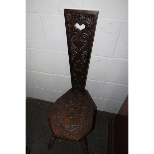 1010 - A Welsh carved oak spinner's chair on turned legs             (E) £20-30