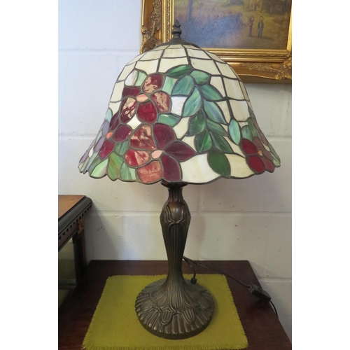 1014 - A Tiffany style leaded and stained glass table lamp