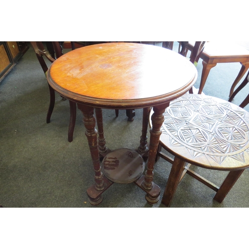 1033 - A Victorian walnut circular top occasional table, raised on turned supports, 72cm tall x 52cm diamet... 