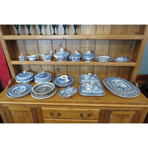 1090 - A collection of Willow pattern blue and white ceramics including Wedgwood and Ridgways jugs, dishes,... 