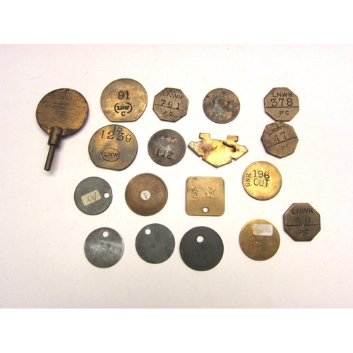 8163 - A quantity of brass and metal pay checks and tokens mostly relating to LNWR and GNR including Carsto... 