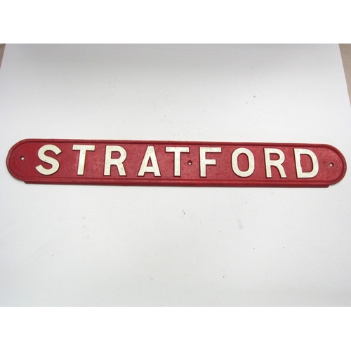 8224 - An LNER cast iron platform seat back - Stratford, 81cm long