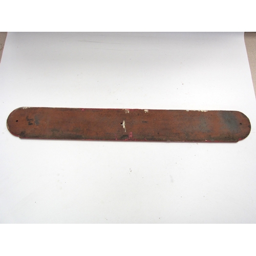 8224 - An LNER cast iron platform seat back - Stratford, 81cm long