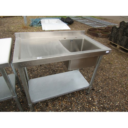 3610 - A stainless steel rogue sink on a stand