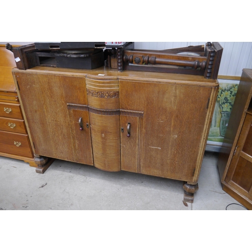 2393 - A 1940's oak sideboard   (D)