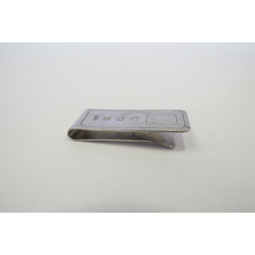 1299 - A silver money clip.  Birmingham 1989.  Harrison Brothers & Howson Ltd