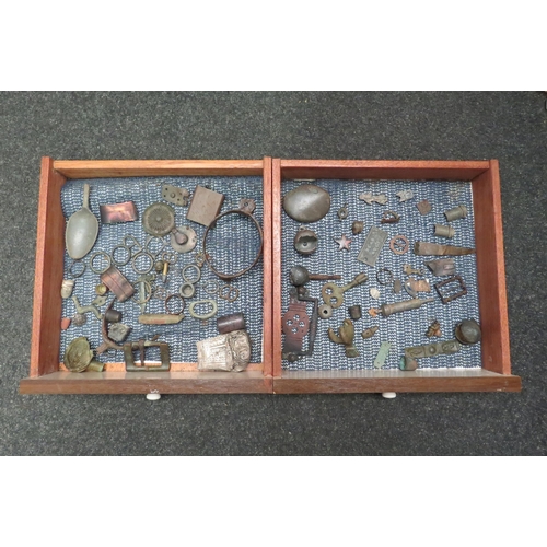 1310 - Two trays of detector finds including Roman examples