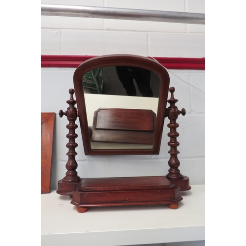 1334 - A mahogany dressing table mirror with turned supports and lift flap, a/f