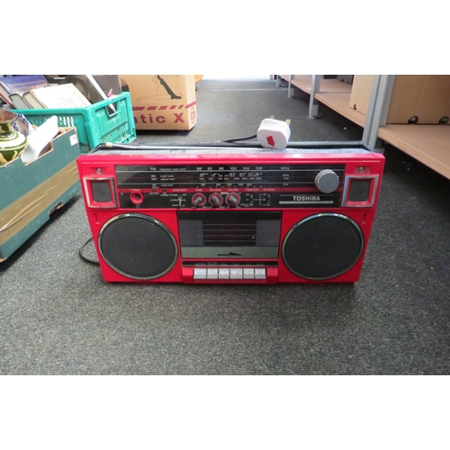 1392 - A Sony HMP-20 music system with turntable, together with speakers. A Toshiba RT-6035 'boombox' in re... 