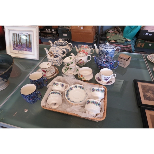 1439 - A selection of teapots (some a/f), Royal Standard cups and saucers, Colclough, etc