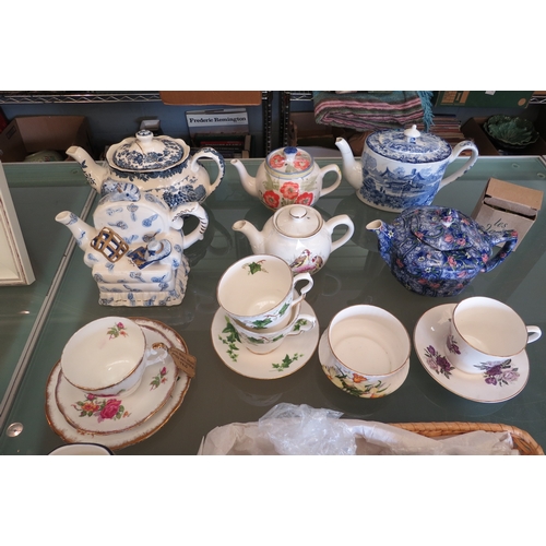 1439 - A selection of teapots (some a/f), Royal Standard cups and saucers, Colclough, etc