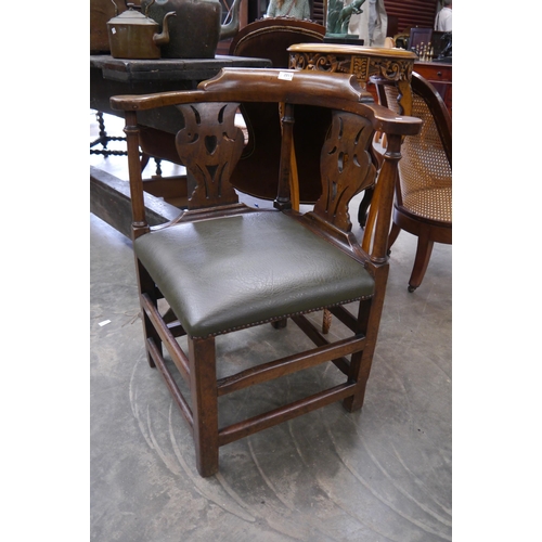 2011 - A Georgian walnut corner chair    (R) £80