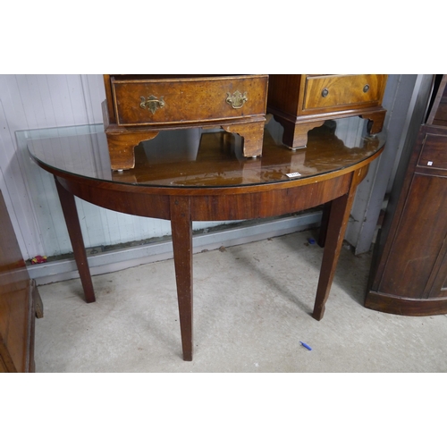 2116 - A 19th century mahogany side table with glass top