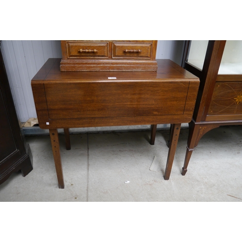 2154 - A Georgian mahogany inlaid Pembroke table