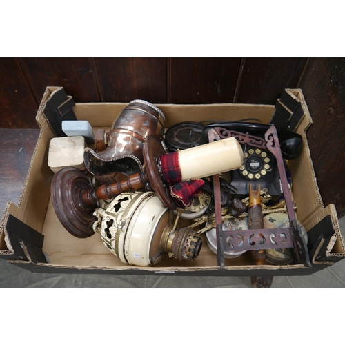 2239 - A box of mixed sundries