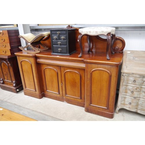 2266 - A Victorian mahogany sideboard, 6' 7