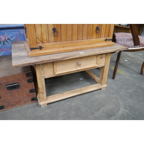 2287 - An oak and pine coffee table with single drawer