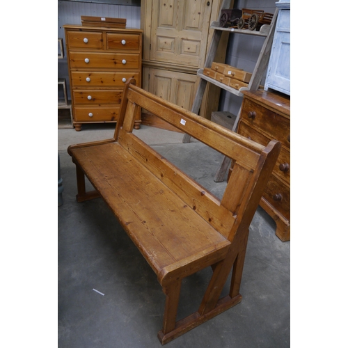 2295 - A pair of Victorian pine bench seats 122cm