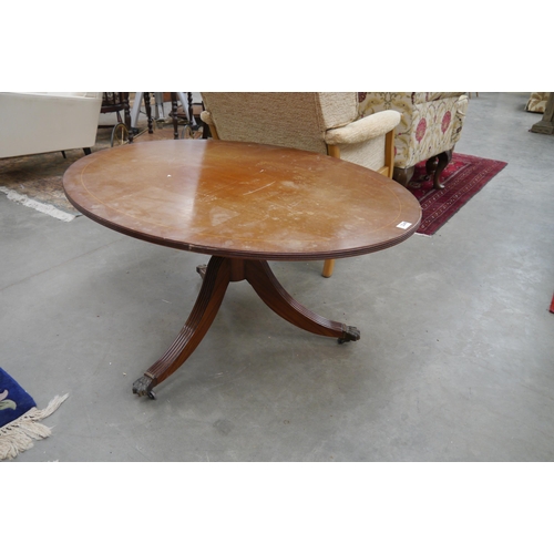 2349 - A mahogany inlaid, tilt top coffee table