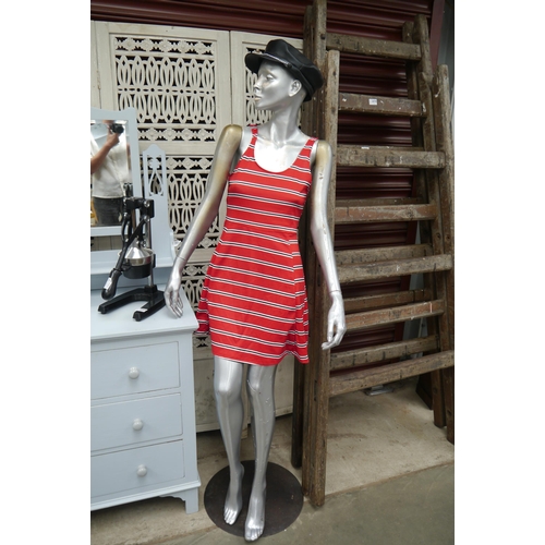 2066 - A female full height mannequin