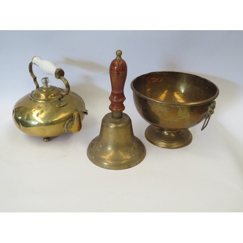 1096 - Mixed brass and copper items comprising a ceramic-handled kettle, hand-bell with wooden handle (clap... 