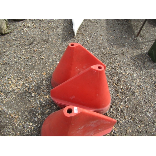 3374 - A quantity of horse and cart trials cones