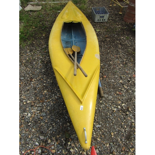 3378 - A fibreglass canoe with oars    (E) 10-15