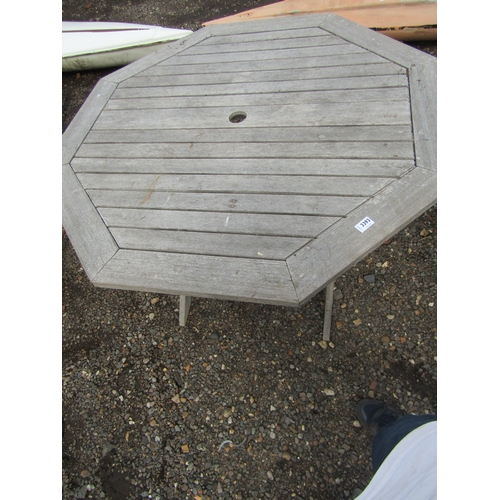 3393 - A hardwood garden table