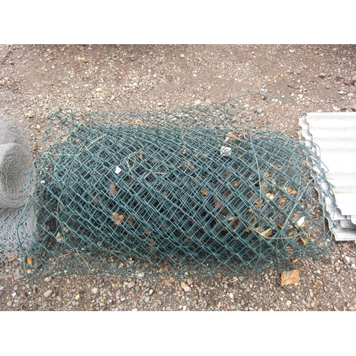 3495 - A roll of plastic coated fencing       (E) 6-12