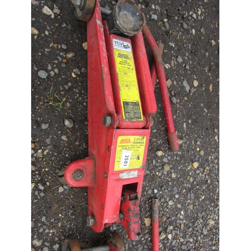 3501 - A 2 tonne trolley jack       (E) 10-15