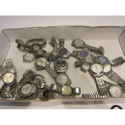 4432 - A quantity of mostly gent's bracelet wristwatches including Roamer, Lorus and Seiko