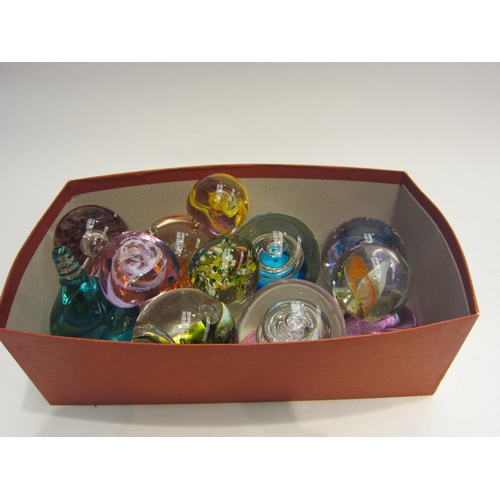 4462 - A quantity of paperweights to include Caithness (13)