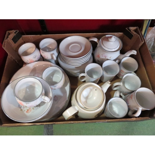 4251 - A quantity of Denby 