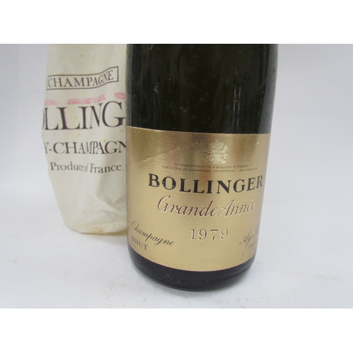 9071 - 1979 La Grande Annee Bollinger Champagne Brut, in original paper wrapping  (R)  £200 agreed