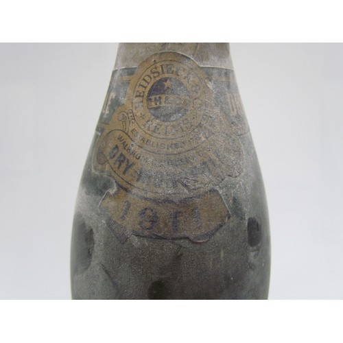 9077 - 1911 Heidsieck & Co Monopole Dry Millesime, Champagne, France, level at bottom of 1911 label  (E)  £... 