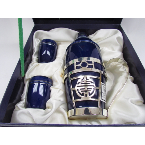 9084 - A Shanghai Tan presentation flask and cups. Mei Kuel Wine  (E) £10-15