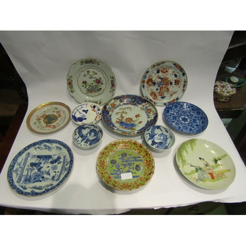 4129 - A quantity of Oriental plates and bowls to include scallop edge plate decorated in blue/green and or... 