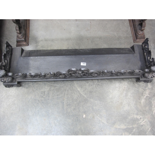 2007 - A Victorian cast iron fire kerb 112cm wide   (R) £0  (E) £30-40