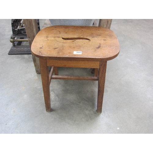 2043 - An elm country stool