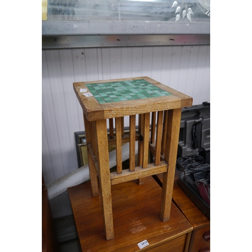 2413 - An oak plant stand with mosaic tile top