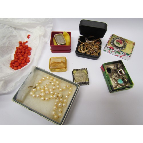 1108 - Assorted jewellery including 9ct gold earrings, pearl necklace with 9ct gold diamond clasp detached,... 