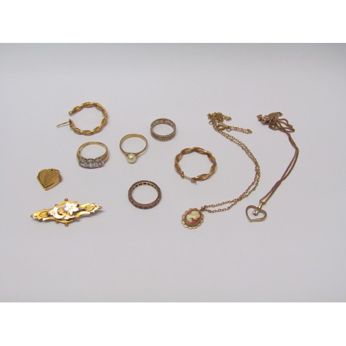 1108 - Assorted jewellery including 9ct gold earrings, pearl necklace with 9ct gold diamond clasp detached,... 