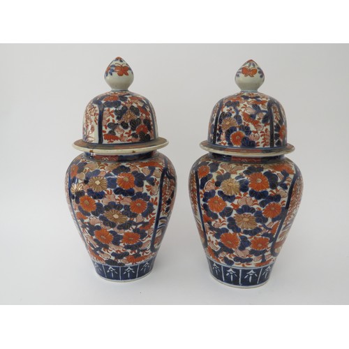 6089 - Two pairs of Japanese Imari lidded vases, 26cm and 31cm tall (4)